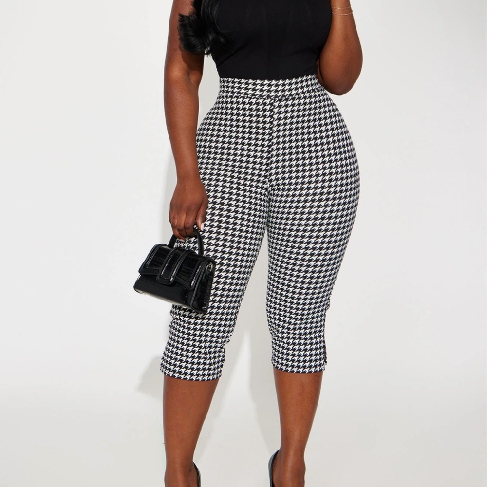 Delaney Houndstooth Pattern Capri Pant - Picture 1 of 3